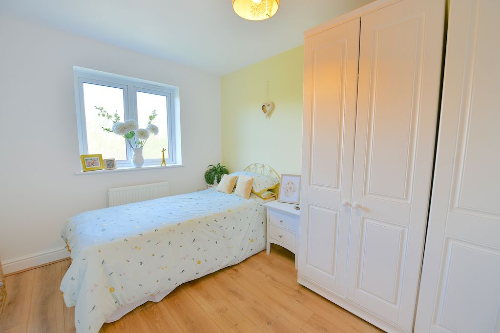 Bedroom- click for photo gallery